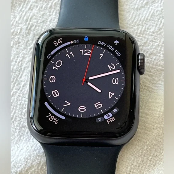 Apple Watch SE 1st Generation (44mm) - Picture 4 of 6